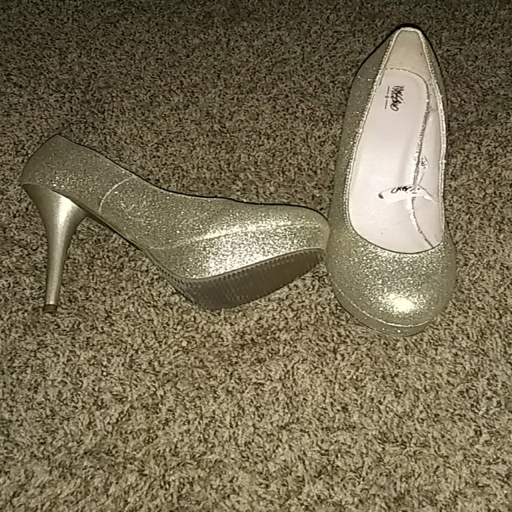 NWT gold sparkly heels